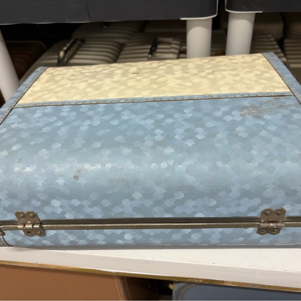 Vintage Style Blue and Cream Small Suitcase - Picture 3 of 9